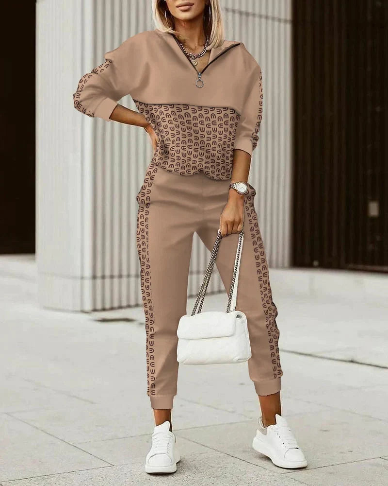 Bequemes-und-modernes-Tracksuit-4_07fb580a-a117-45db-9efb-3076ce3bc421.webp
