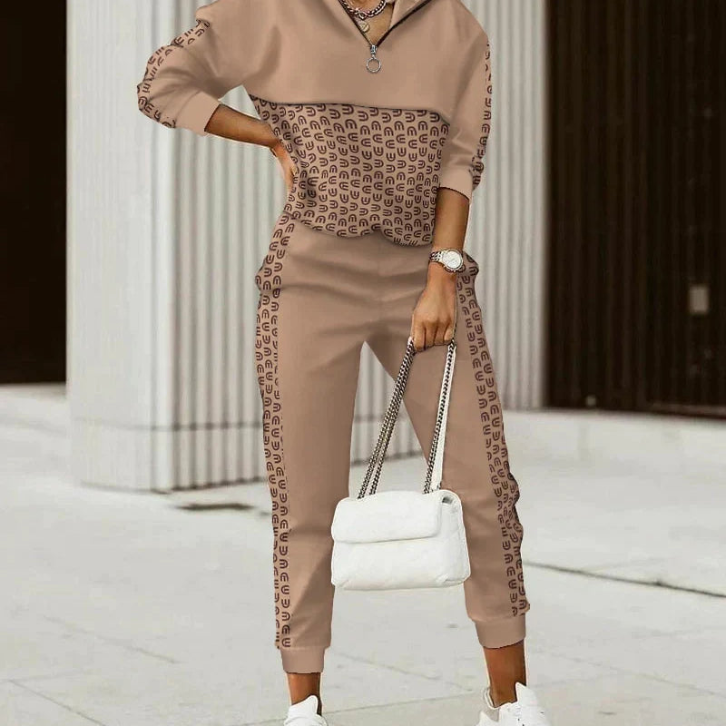 Bequemes-und-modernes-Tracksuit-4_07fb580a-a117-45db-9efb-3076ce3bc421.webp
